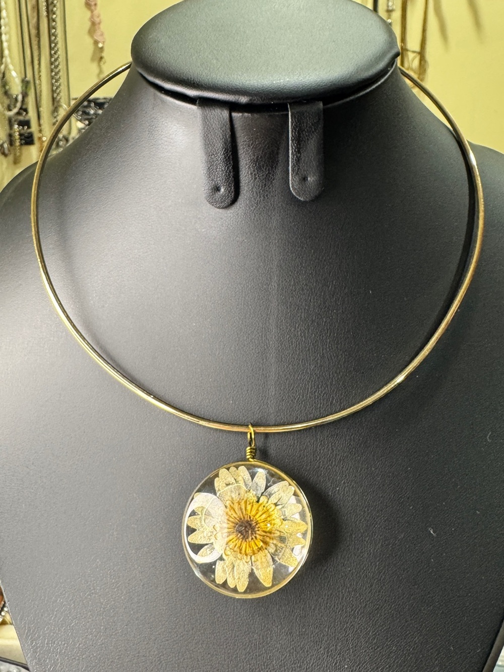 Choker Necklace with Yellow Floral Resin Pendant